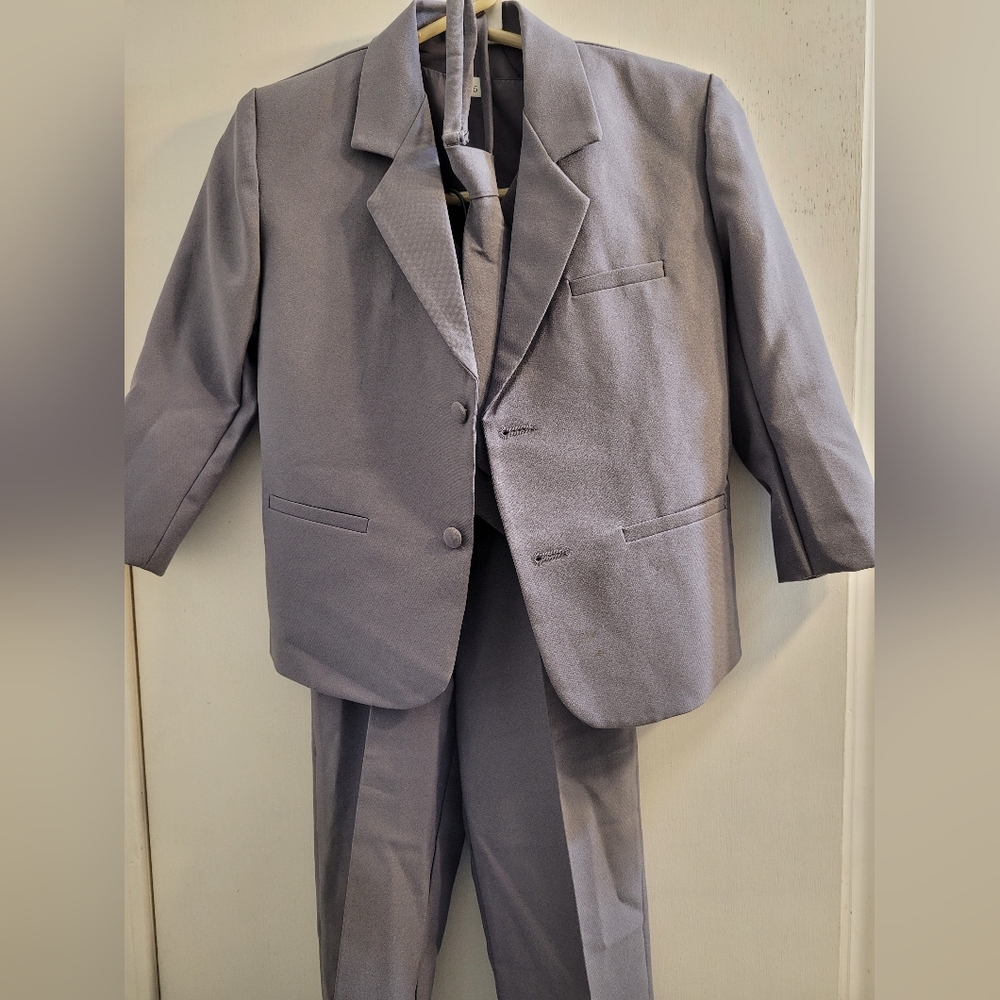 Boys 3 piece suit, Grey, size 5, polyester